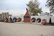 7. KW Denkmal an die KZ-Außenstelle in Wiener Neudorf von Arik Brauer (Oktober 2014) von Benutzer:Karl Gruber