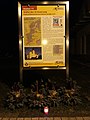 Station 11 des Schalotten-Rundweges mit Blumengestecken