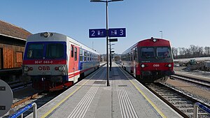 Bahnhof Horn (2024) ÖBB 5047 Regionalzüge am Mittelbahnsteig 02.jpg