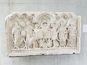 Römerzeitliches Museum Bad Waltersdorf Sella Curulis Relief.jpg